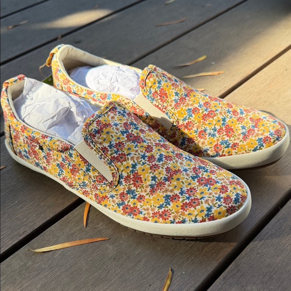 NWT: Taos Floral Slip-Ons - Picture 5 of 6